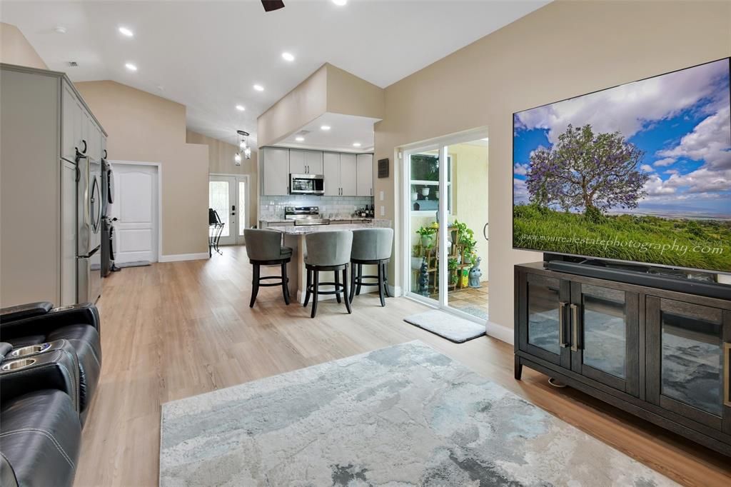 Active With Contract: $389,900 (3 beds, 2 baths, 1603 Square Feet)