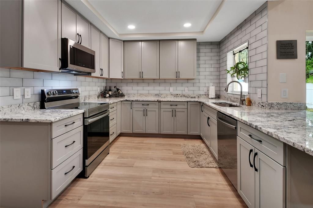 Active With Contract: $389,900 (3 beds, 2 baths, 1603 Square Feet)