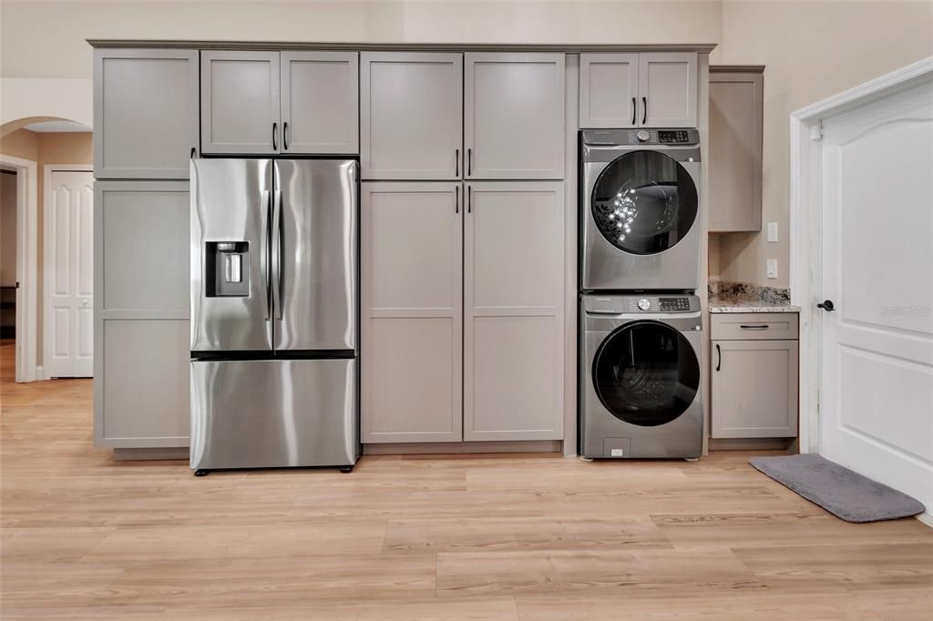 Active With Contract: $389,900 (3 beds, 2 baths, 1603 Square Feet)