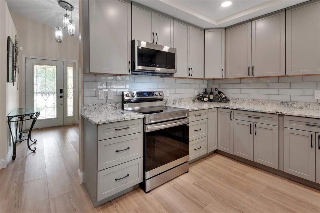 Active With Contract: $389,900 (3 beds, 2 baths, 1603 Square Feet)