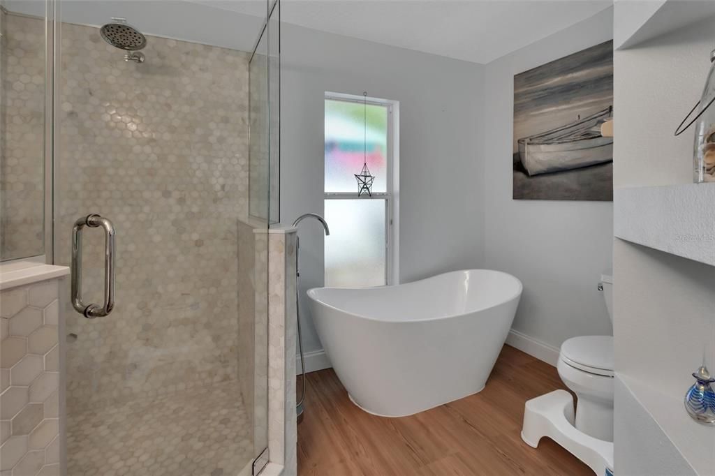 Active With Contract: $389,900 (3 beds, 2 baths, 1603 Square Feet)