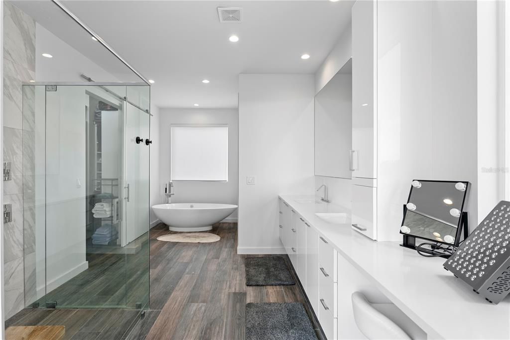 For Sale: $3,200,000 (4 beds, 4 baths, 4307 Square Feet)