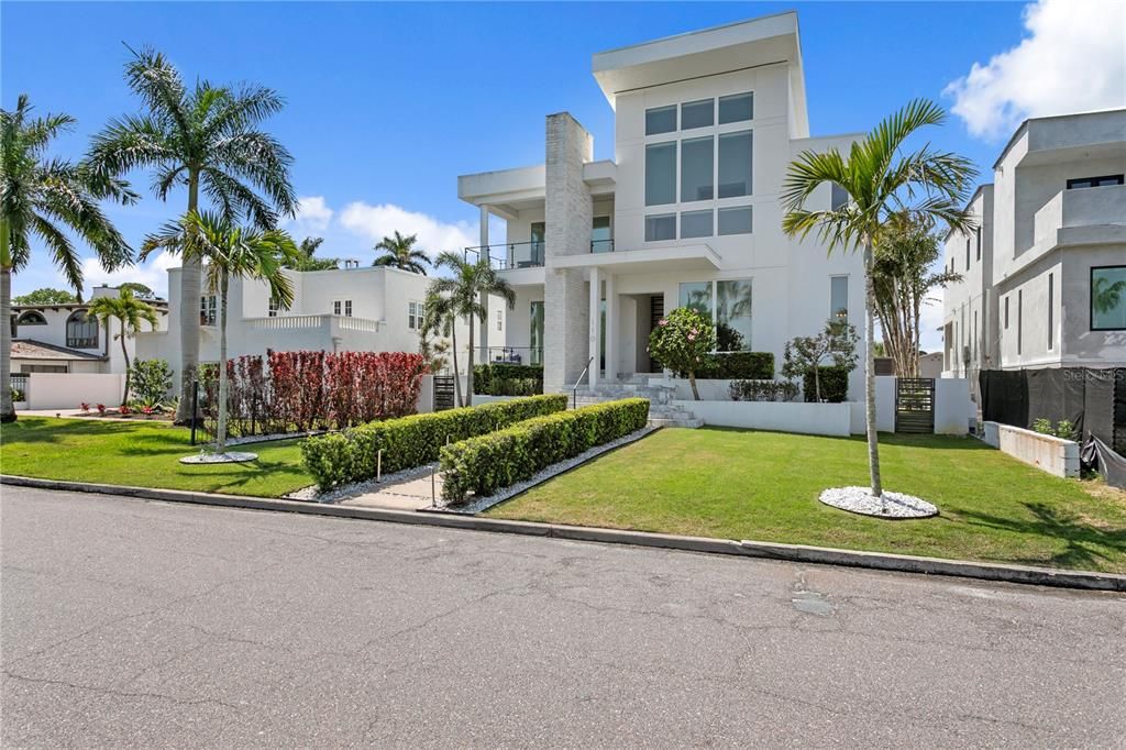 For Sale: $3,200,000 (4 beds, 4 baths, 4307 Square Feet)