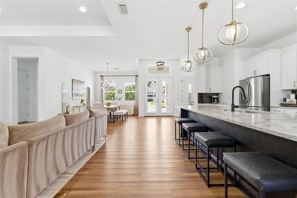 Activo con contrato: $874,000 (3 camas, 3 baños, 2849 Pies cuadrados)