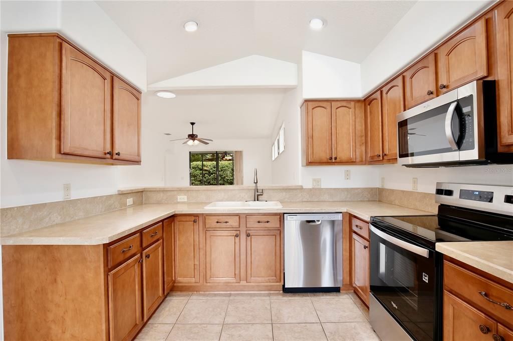 En Venta: $299,000 (3 camas, 2 baños, 1601 Pies cuadrados)