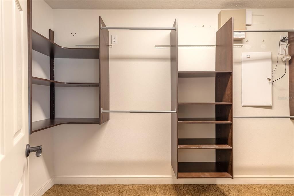 Activo con contrato: $399,900 (4 camas, 2 baños, 2307 Pies cuadrados)