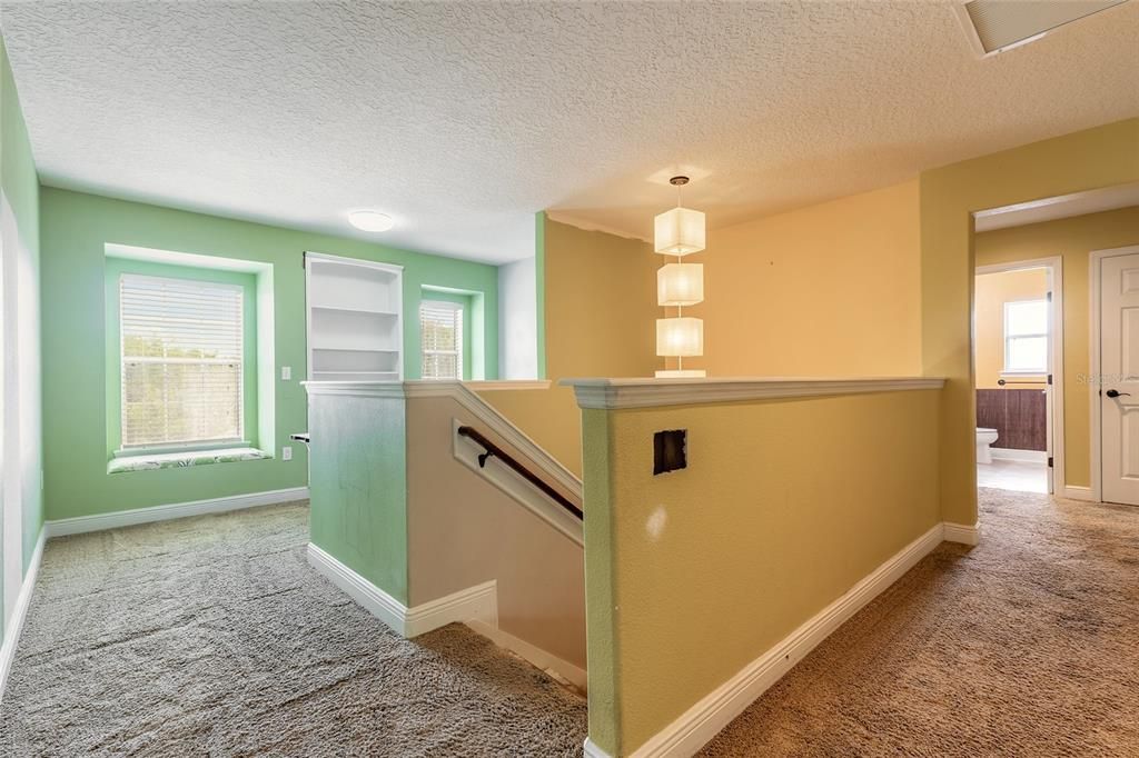 Activo con contrato: $399,900 (4 camas, 2 baños, 2307 Pies cuadrados)