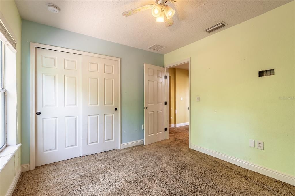 Activo con contrato: $399,900 (4 camas, 2 baños, 2307 Pies cuadrados)