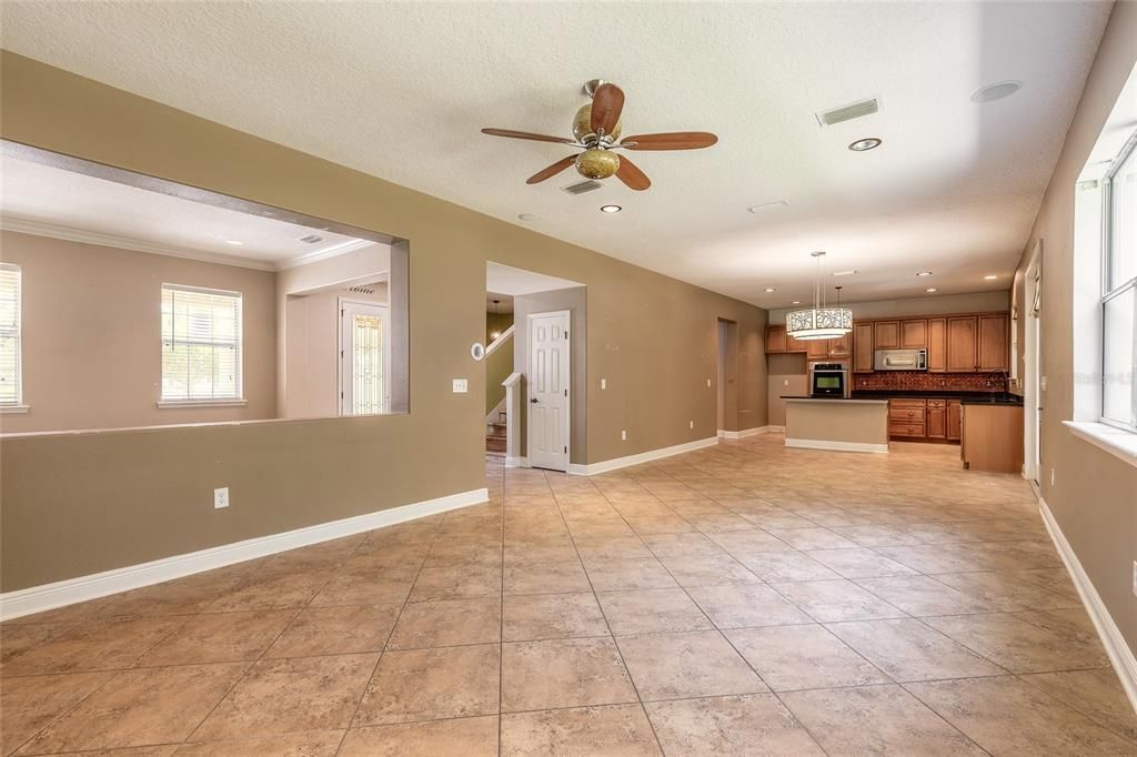 Activo con contrato: $399,900 (4 camas, 2 baños, 2307 Pies cuadrados)
