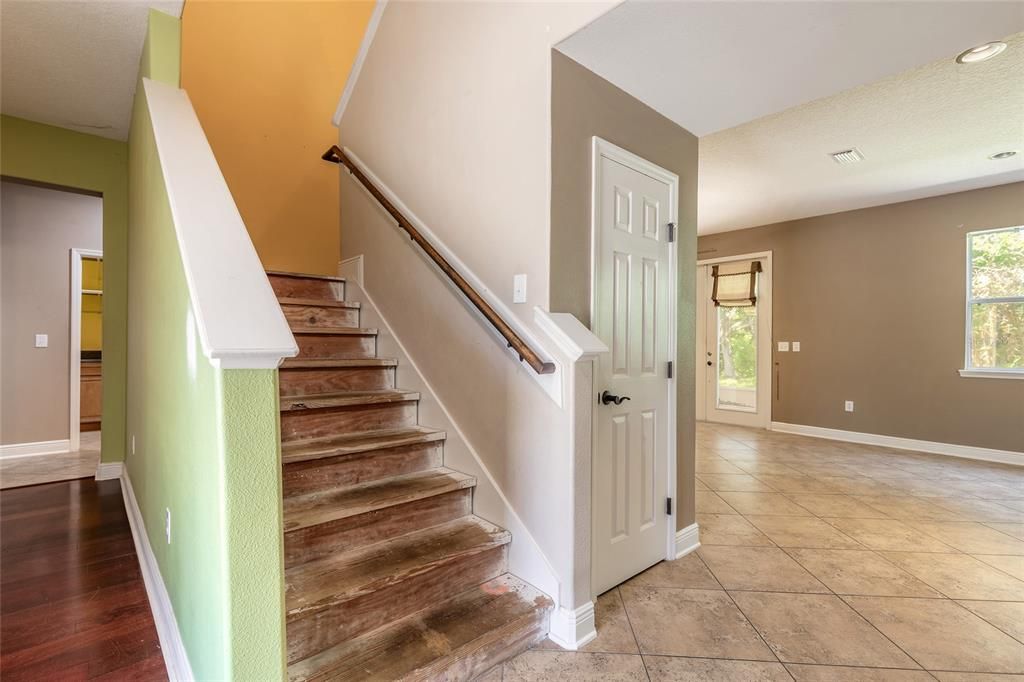 Activo con contrato: $399,900 (4 camas, 2 baños, 2307 Pies cuadrados)