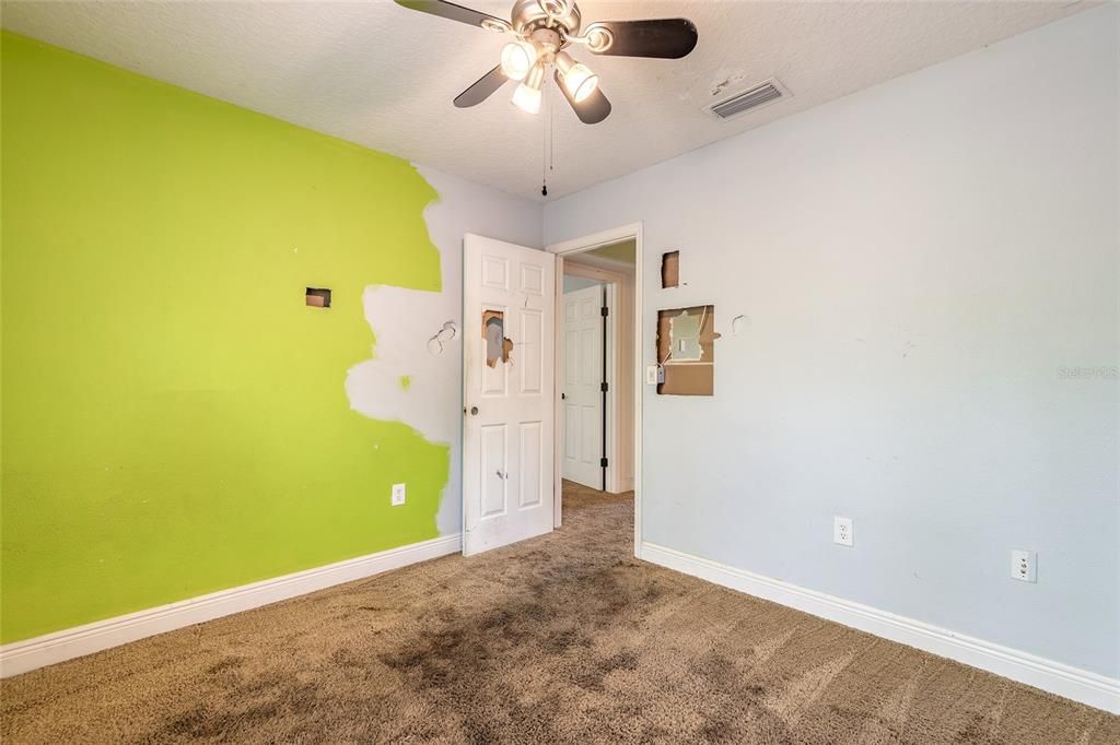 Activo con contrato: $399,900 (4 camas, 2 baños, 2307 Pies cuadrados)