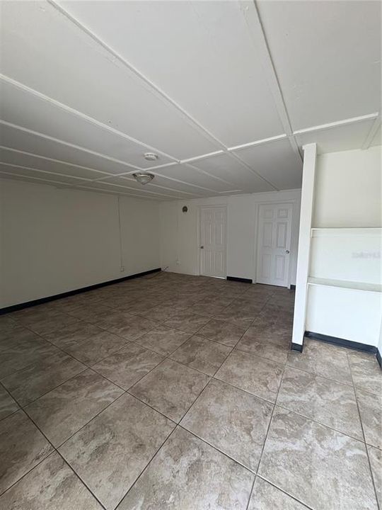 For Rent: $700 (1 beds, 1 baths, 700 Square Feet)