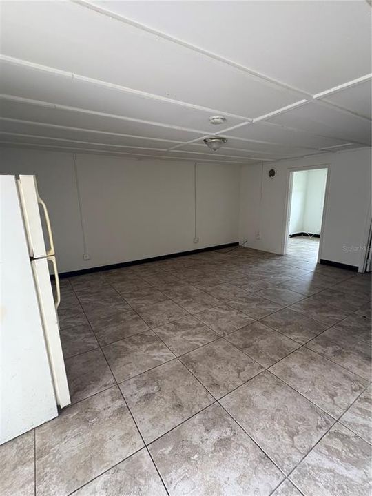 For Rent: $700 (1 beds, 1 baths, 700 Square Feet)