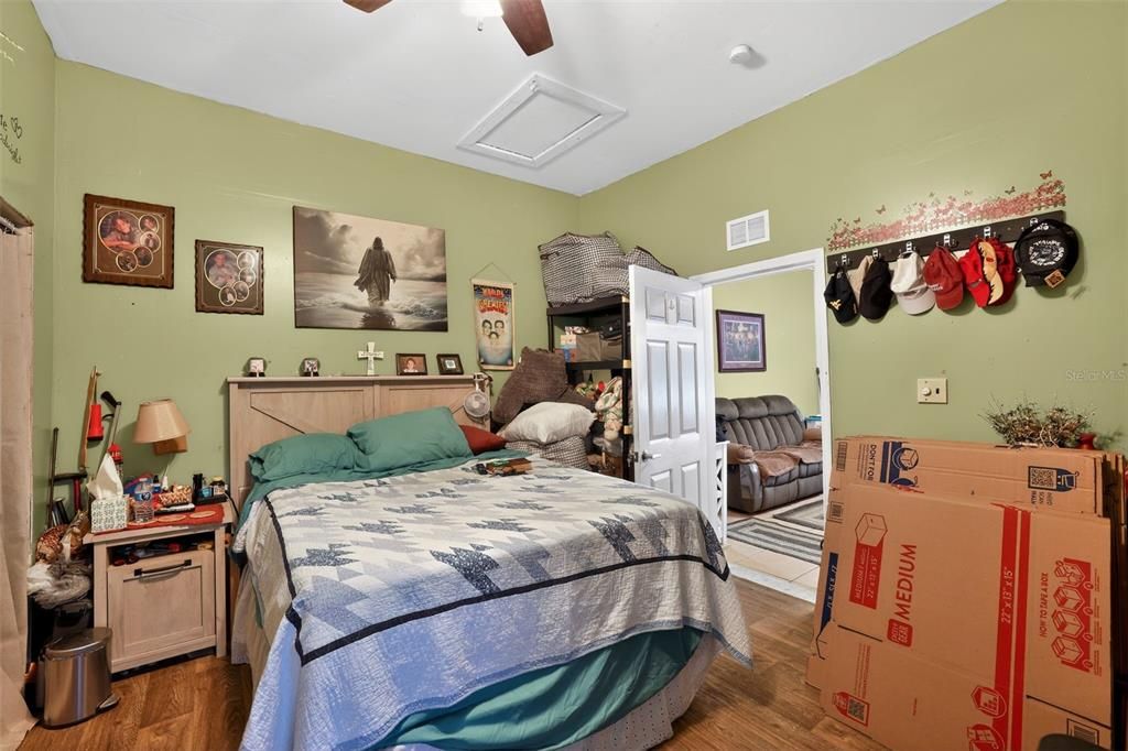 Active With Contract: $169,000 (2 beds, 1 baths, 1200 Square Feet)