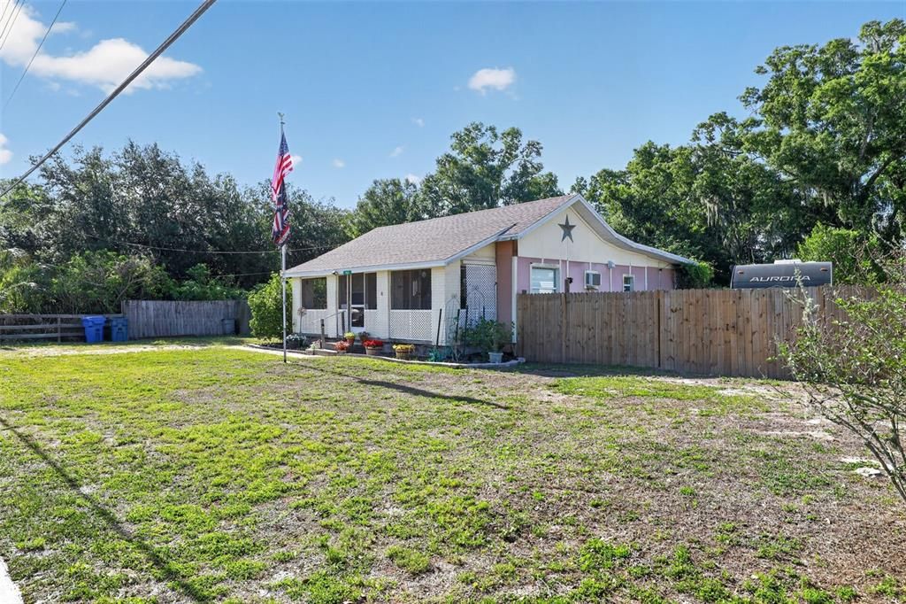 Active With Contract: $169,000 (2 beds, 1 baths, 1200 Square Feet)