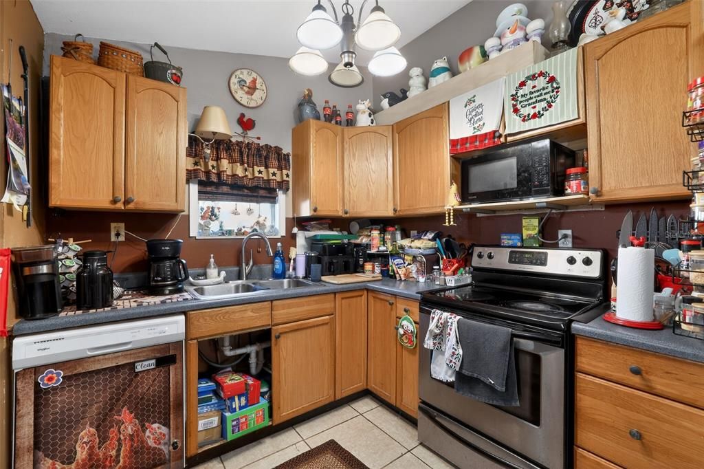 Active With Contract: $169,000 (2 beds, 1 baths, 1200 Square Feet)