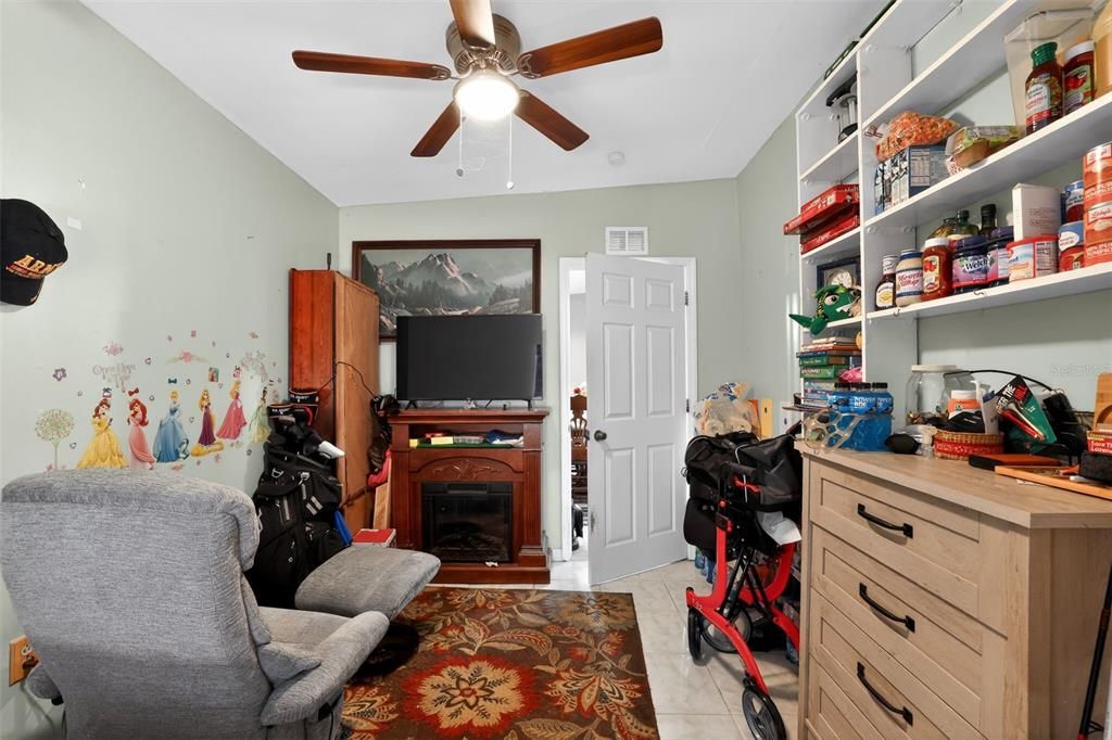 Active With Contract: $169,000 (2 beds, 1 baths, 1200 Square Feet)