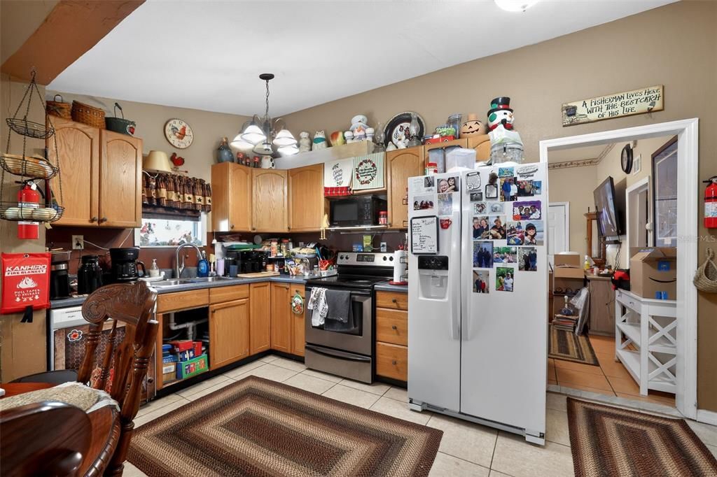 Active With Contract: $169,000 (2 beds, 1 baths, 1200 Square Feet)