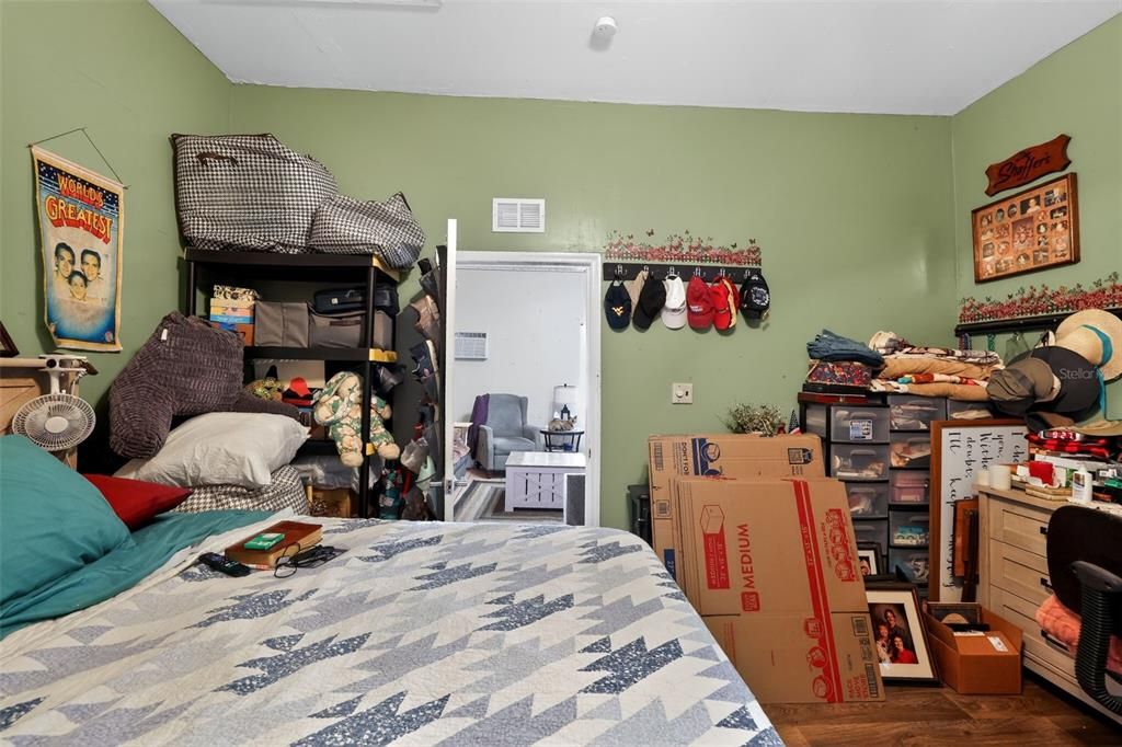 Active With Contract: $169,000 (2 beds, 1 baths, 1200 Square Feet)