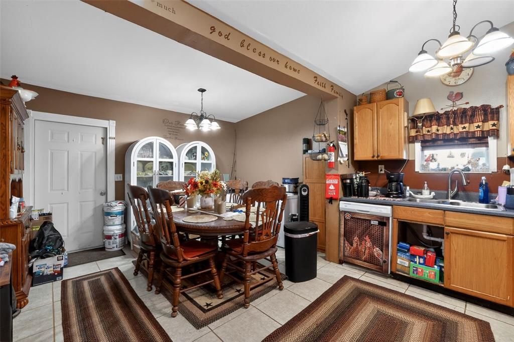 Active With Contract: $169,000 (2 beds, 1 baths, 1200 Square Feet)