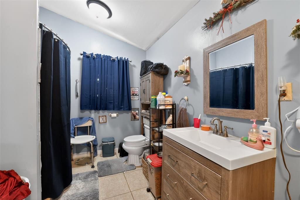 Active With Contract: $169,000 (2 beds, 1 baths, 1200 Square Feet)