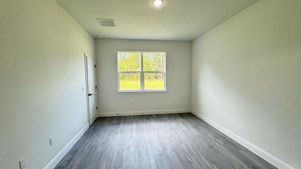 На продажу: $266,990 (4 спален, 2 ванн, 1548 Квадратных фут)