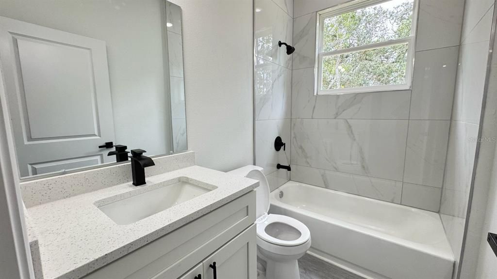 На продажу: $266,990 (4 спален, 2 ванн, 1548 Квадратных фут)