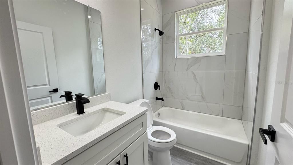 На продажу: $266,990 (4 спален, 2 ванн, 1548 Квадратных фут)