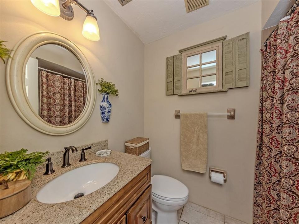 Activo con contrato: $799,900 (5 camas, 3 baños, 2366 Pies cuadrados)