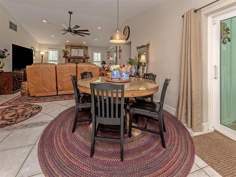 Activo con contrato: $799,900 (5 camas, 3 baños, 2366 Pies cuadrados)