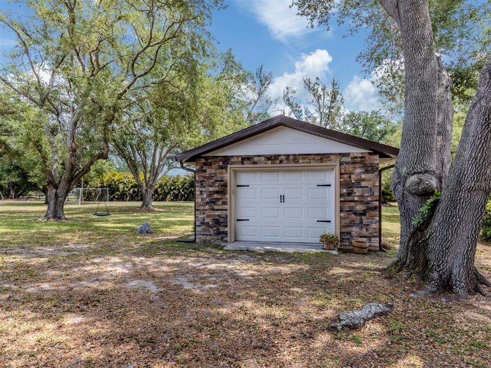 Activo con contrato: $799,900 (5 camas, 3 baños, 2366 Pies cuadrados)