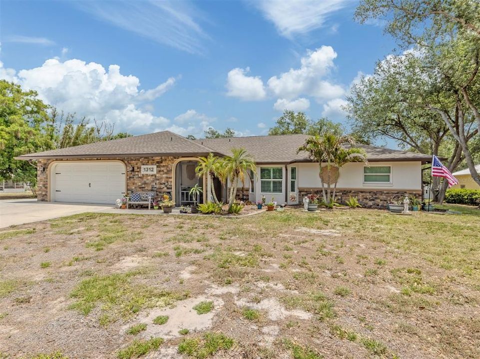 Activo con contrato: $799,900 (5 camas, 3 baños, 2366 Pies cuadrados)