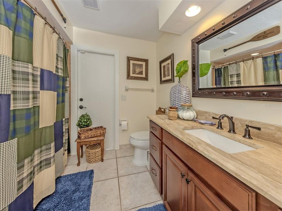 Activo con contrato: $799,900 (5 camas, 3 baños, 2366 Pies cuadrados)