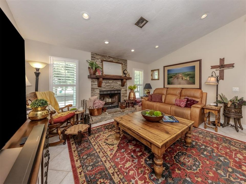 Activo con contrato: $799,900 (5 camas, 3 baños, 2366 Pies cuadrados)