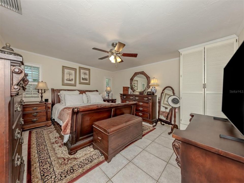 Activo con contrato: $799,900 (5 camas, 3 baños, 2366 Pies cuadrados)