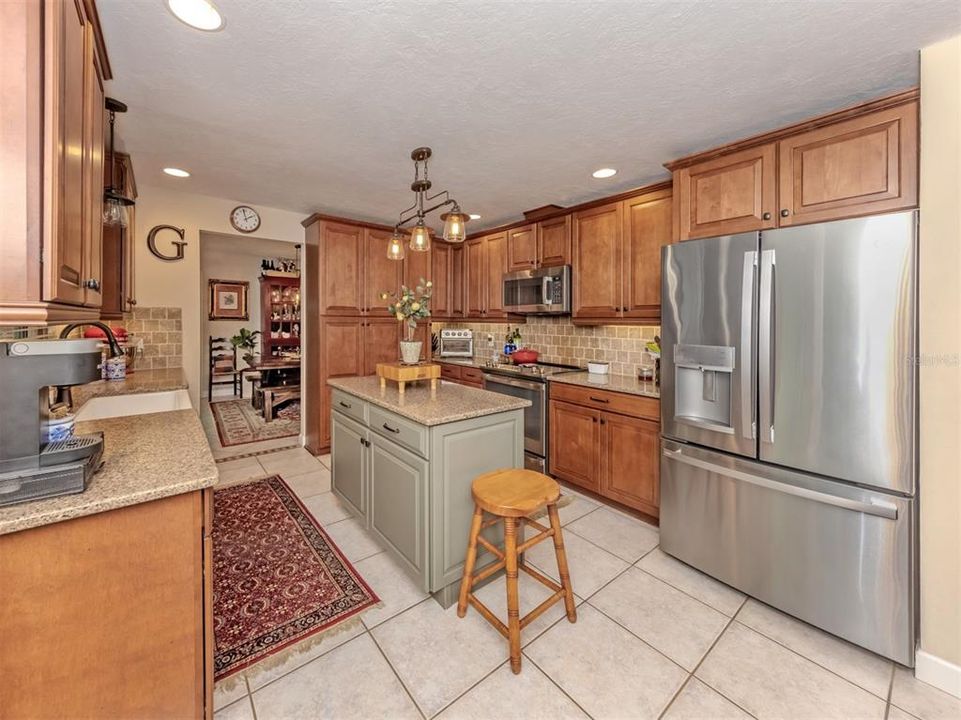 Activo con contrato: $799,900 (5 camas, 3 baños, 2366 Pies cuadrados)