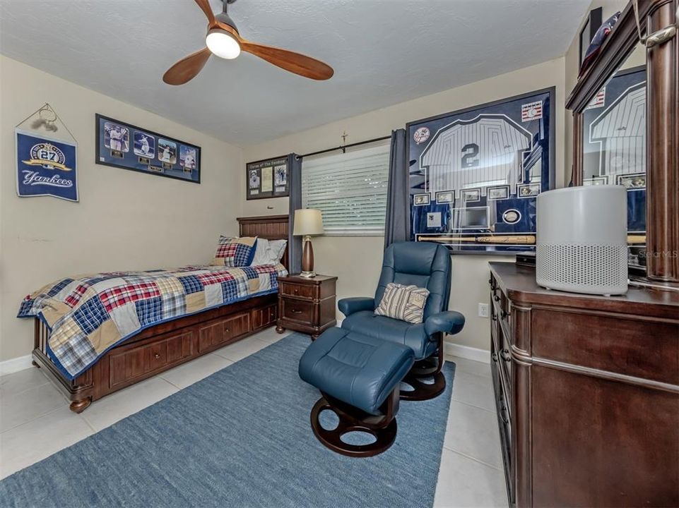 Activo con contrato: $799,900 (5 camas, 3 baños, 2366 Pies cuadrados)