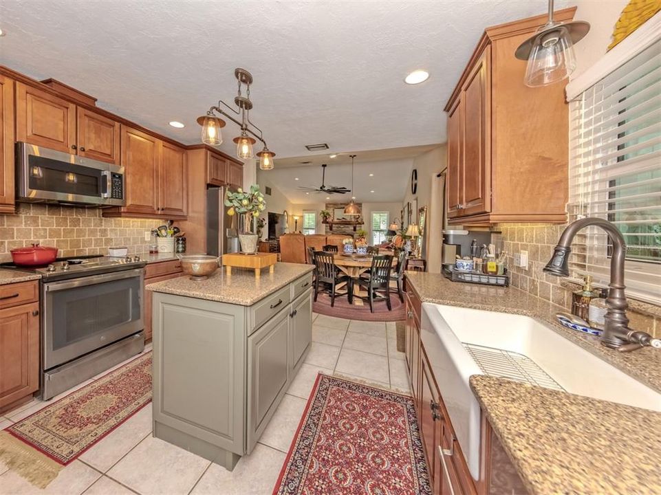 Activo con contrato: $799,900 (5 camas, 3 baños, 2366 Pies cuadrados)
