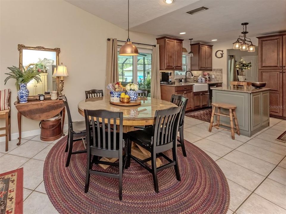 Activo con contrato: $799,900 (5 camas, 3 baños, 2366 Pies cuadrados)