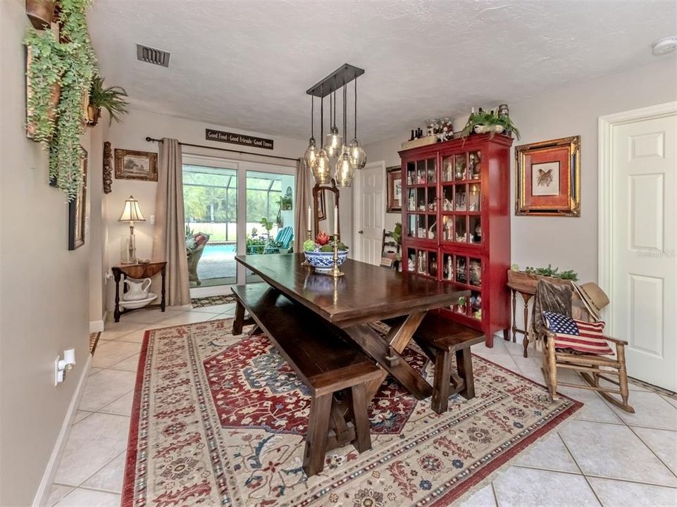 Activo con contrato: $799,900 (5 camas, 3 baños, 2366 Pies cuadrados)