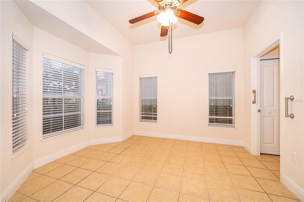 En Venta: $198,500 (2 camas, 2 baños, 1057 Pies cuadrados)