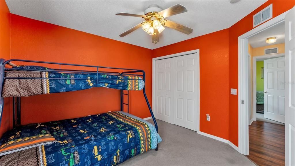 Activo con contrato: $319,000 (4 camas, 2 baños, 1823 Pies cuadrados)