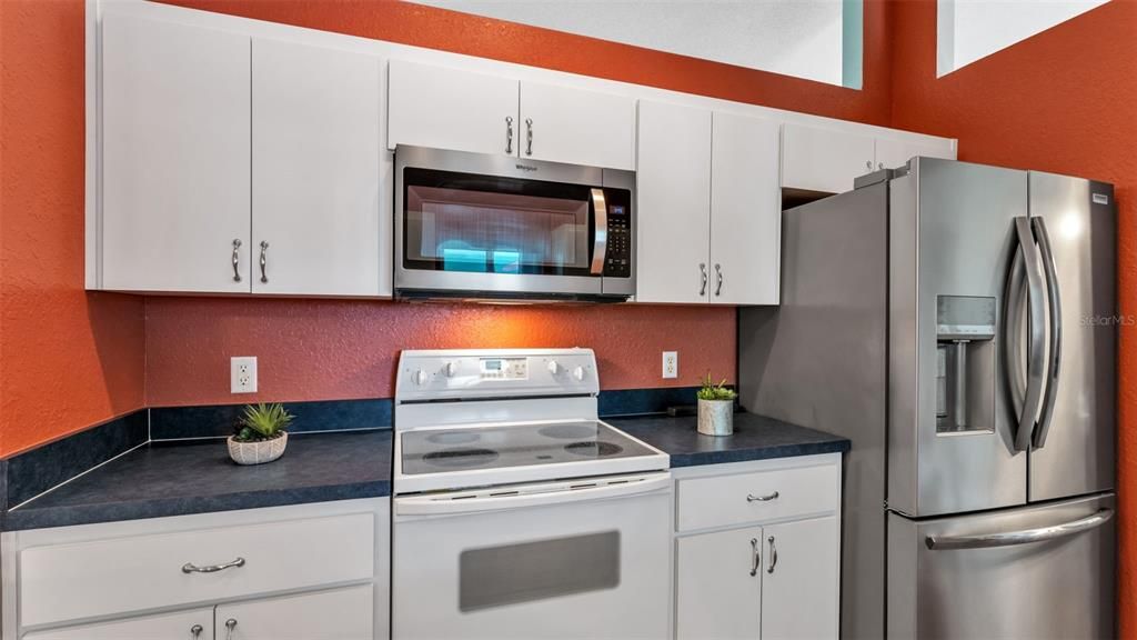 Activo con contrato: $319,000 (4 camas, 2 baños, 1823 Pies cuadrados)