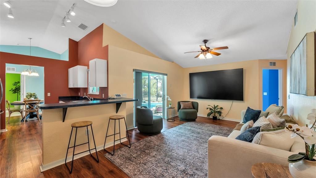 Activo con contrato: $319,000 (4 camas, 2 baños, 1823 Pies cuadrados)