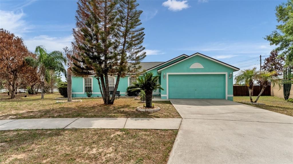 Activo con contrato: $319,000 (4 camas, 2 baños, 1823 Pies cuadrados)
