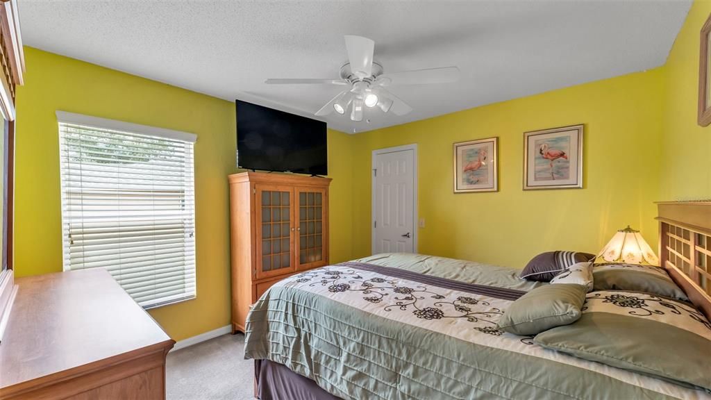 Activo con contrato: $319,000 (4 camas, 2 baños, 1823 Pies cuadrados)
