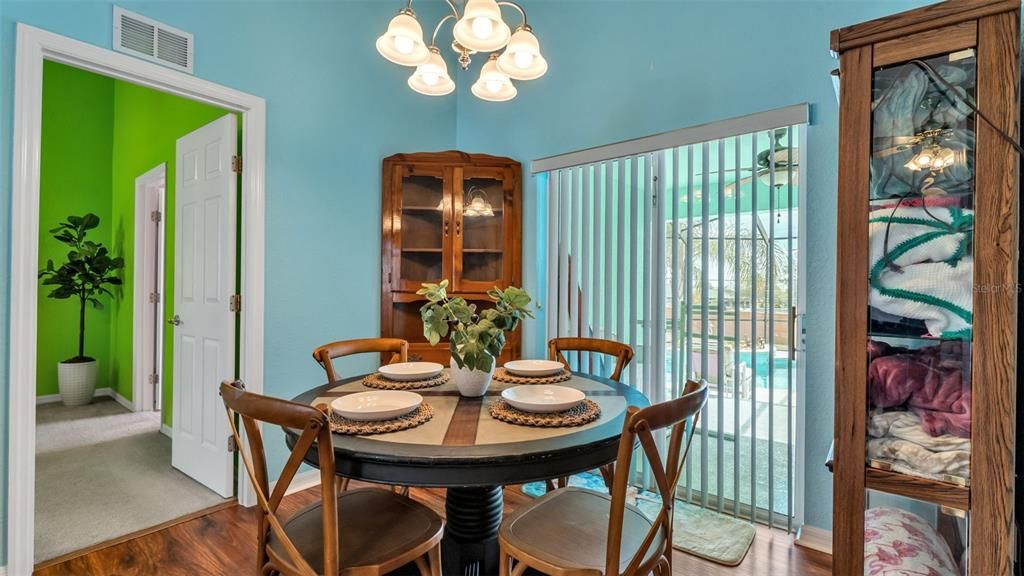 Activo con contrato: $319,000 (4 camas, 2 baños, 1823 Pies cuadrados)