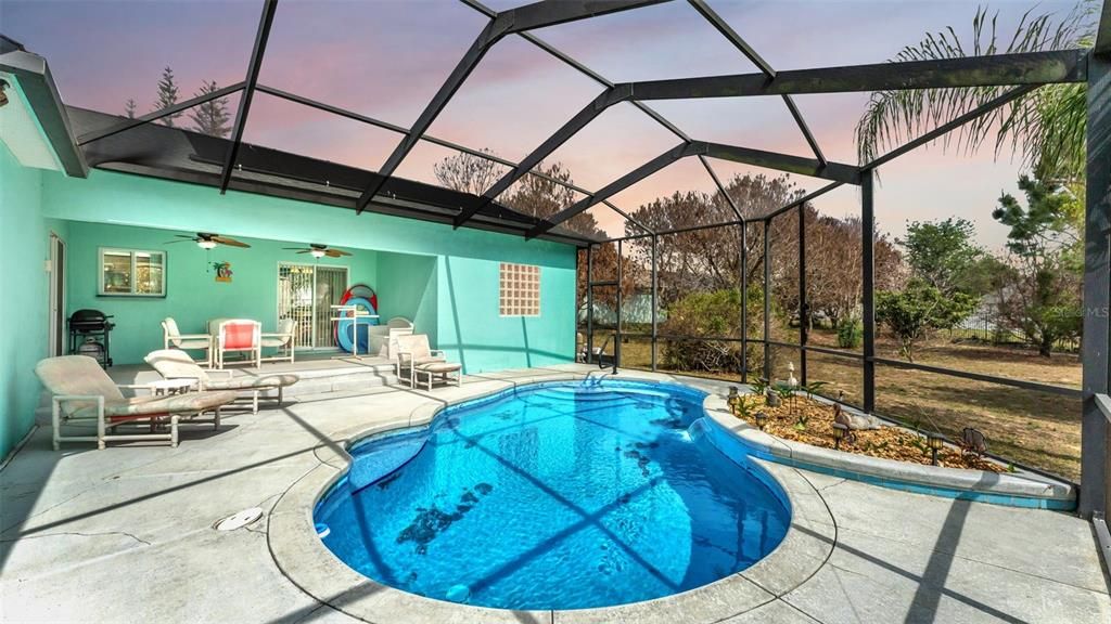 Activo con contrato: $319,000 (4 camas, 2 baños, 1823 Pies cuadrados)