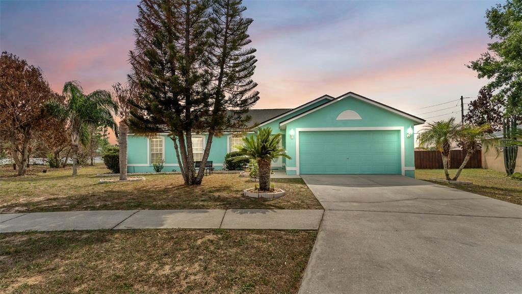 Activo con contrato: $319,000 (4 camas, 2 baños, 1823 Pies cuadrados)