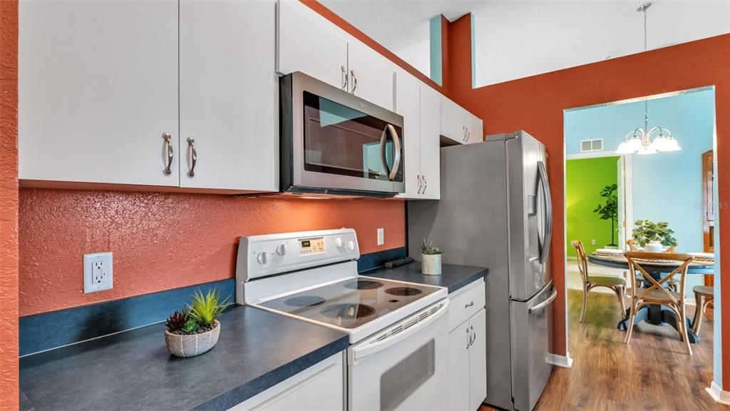 Activo con contrato: $319,000 (4 camas, 2 baños, 1823 Pies cuadrados)